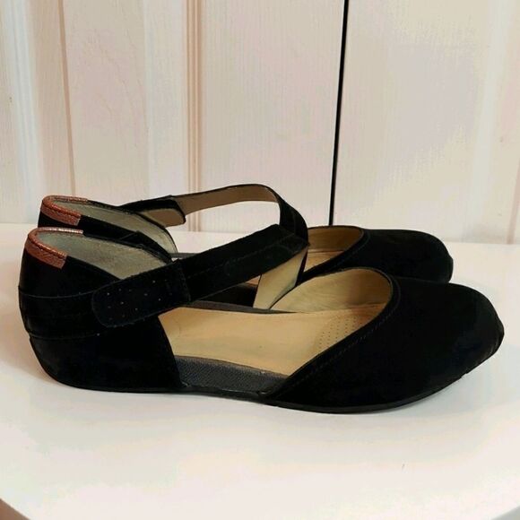 OTBT Pacific City Flat Black Nubuck MaryJane Sz 9 (8.5) - Picture 2 of 12